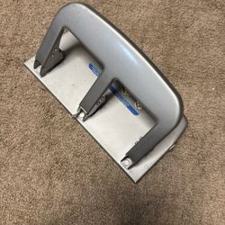 Heavy duty 3-hole Punch, 40 Sheet capacity