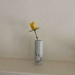 vintage flower vase 🌸 Thumbnail