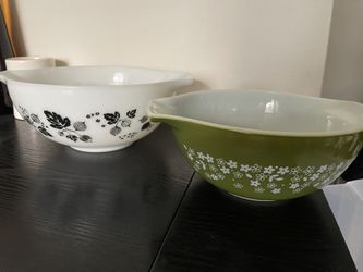 Vintage Pyrex Bowls