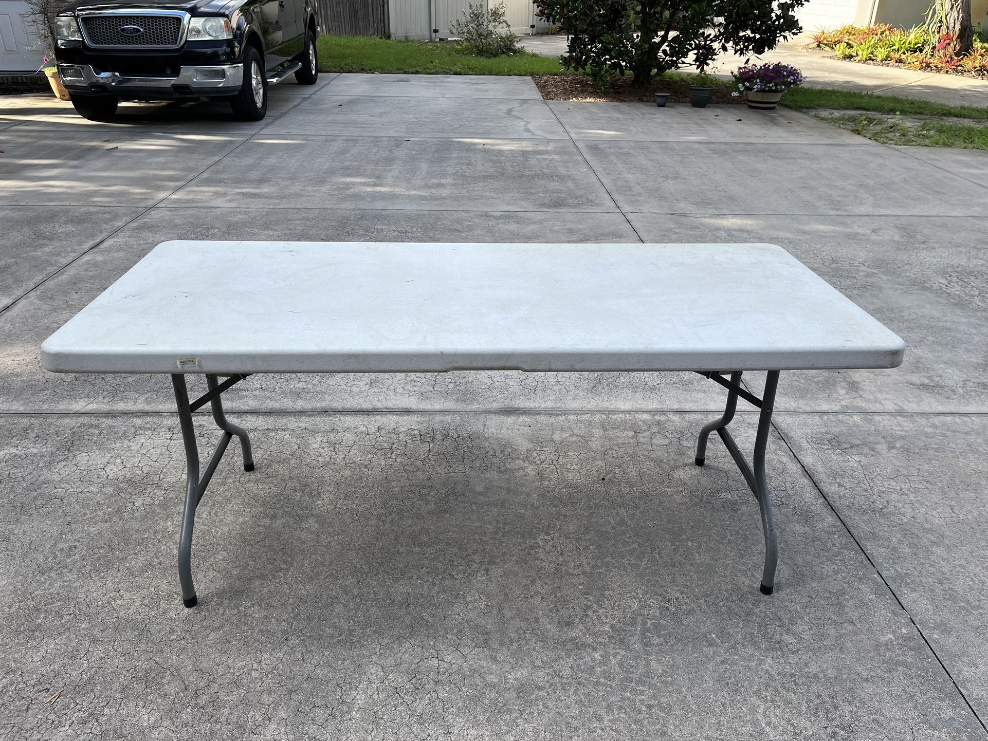 Folding Table - Igloo