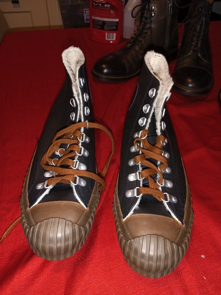 Brand New Fleece Lined Leather Converse Hi Tops