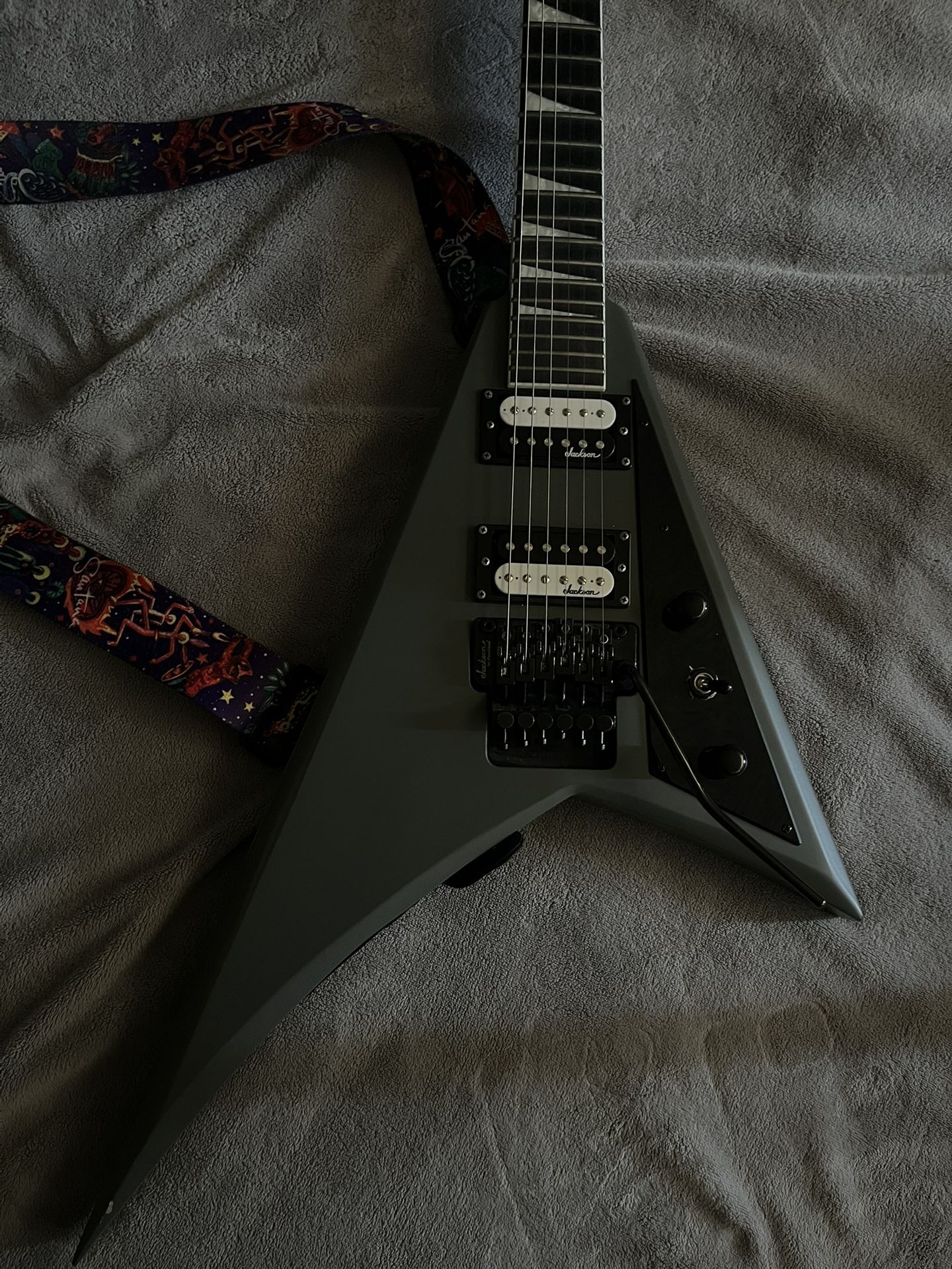 Jackson JS32 Rhoads Grey