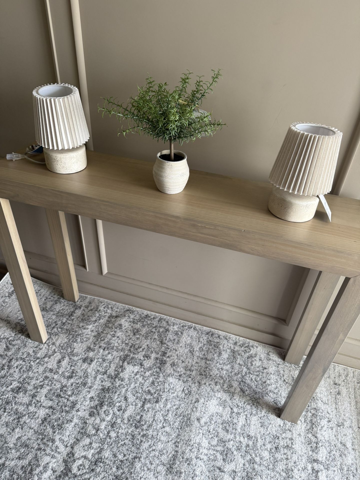 Accent table