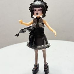 The figurine is part of a collection of blind-box dolls inspired by the game *Dress To Impress* on the Roblox platform.