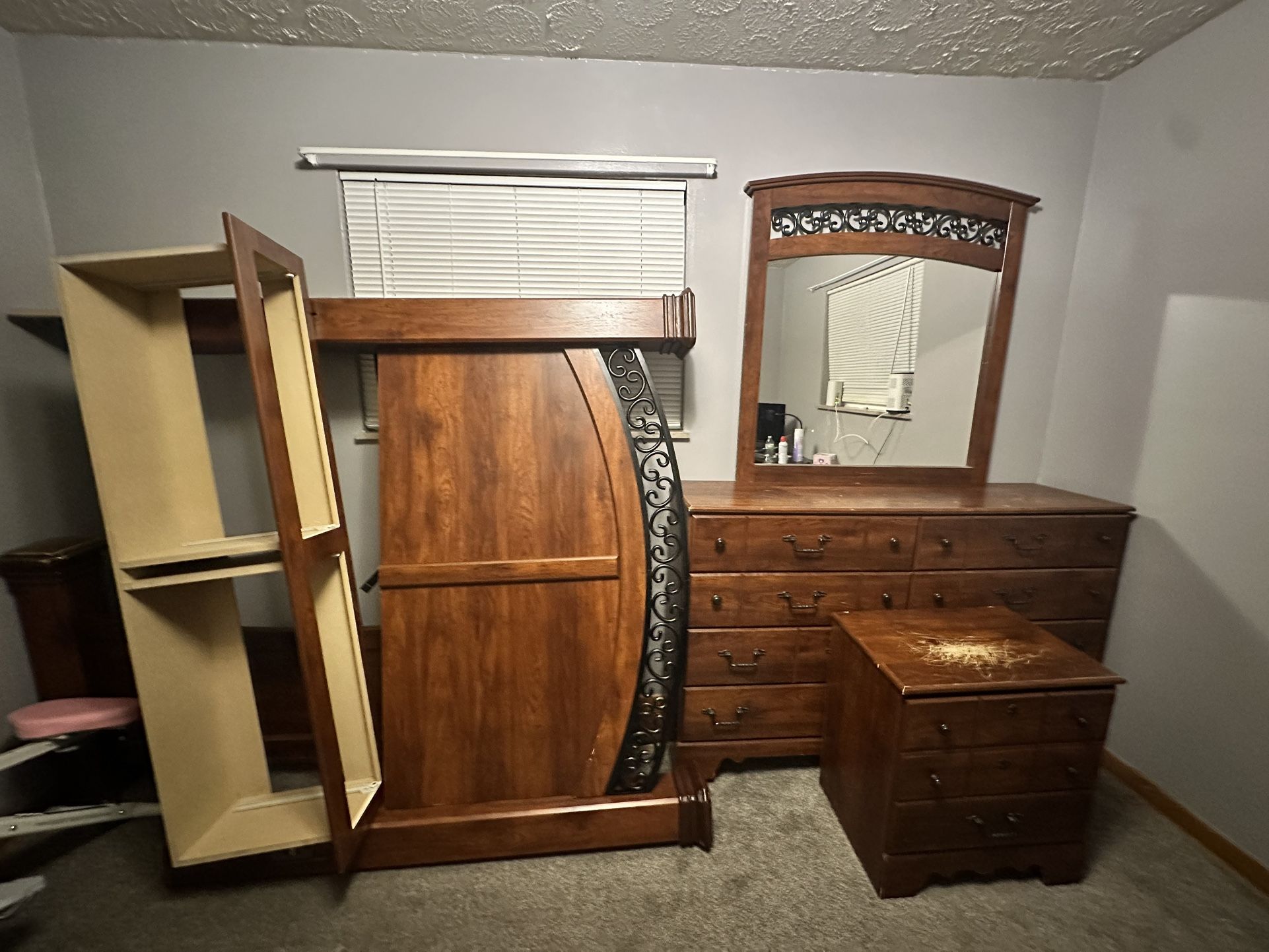 QN Bedroom Set.