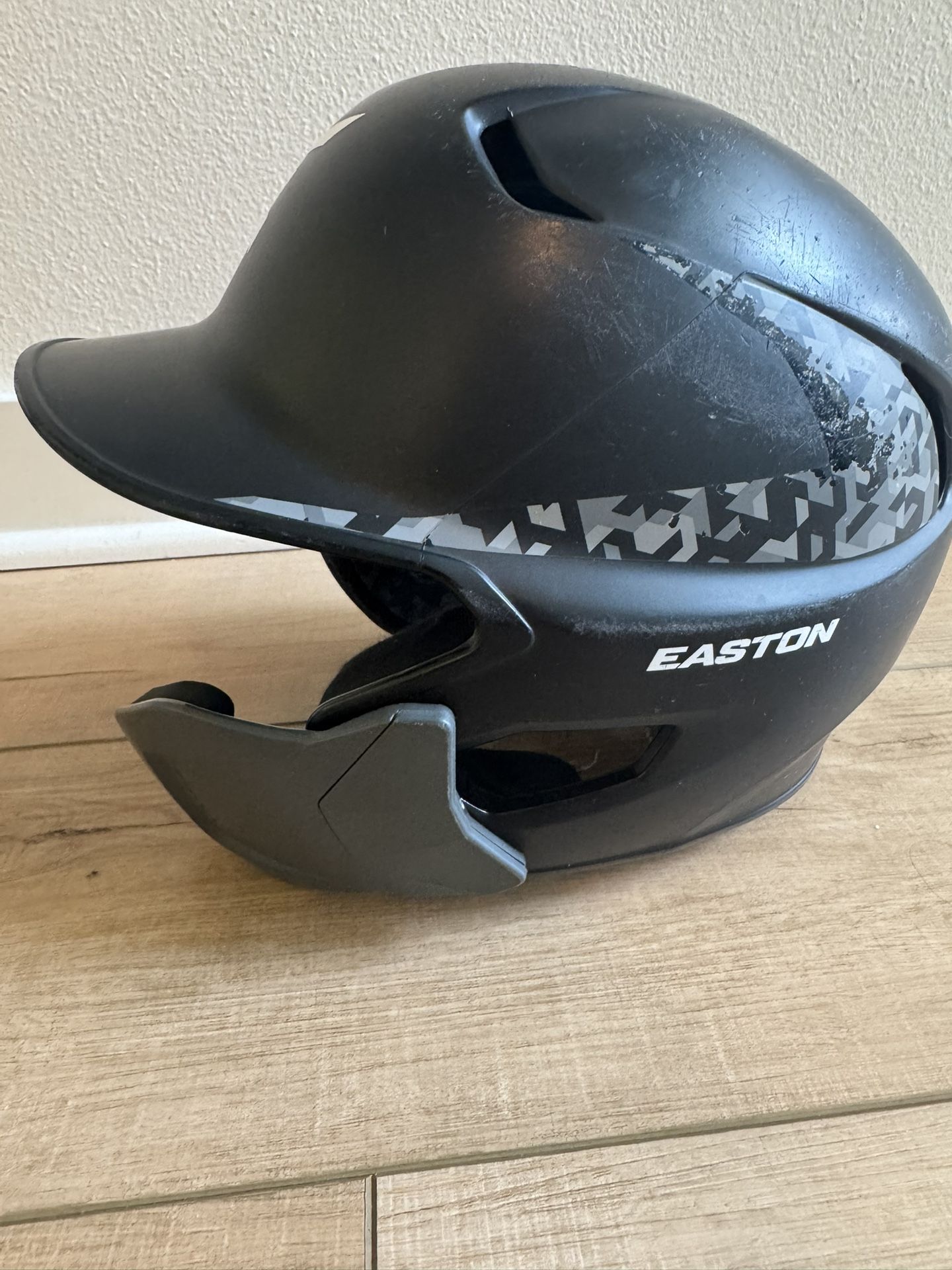 Easton MOJO Batting Helmet With Chin Guard-JR