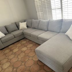Living Spaces Delano 3 Piece Sectional w/ Right Facing Chaise, Silver/Gray Linen Performance Fabric
