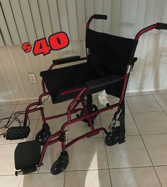 FOLDABLE WHEELCHAIR