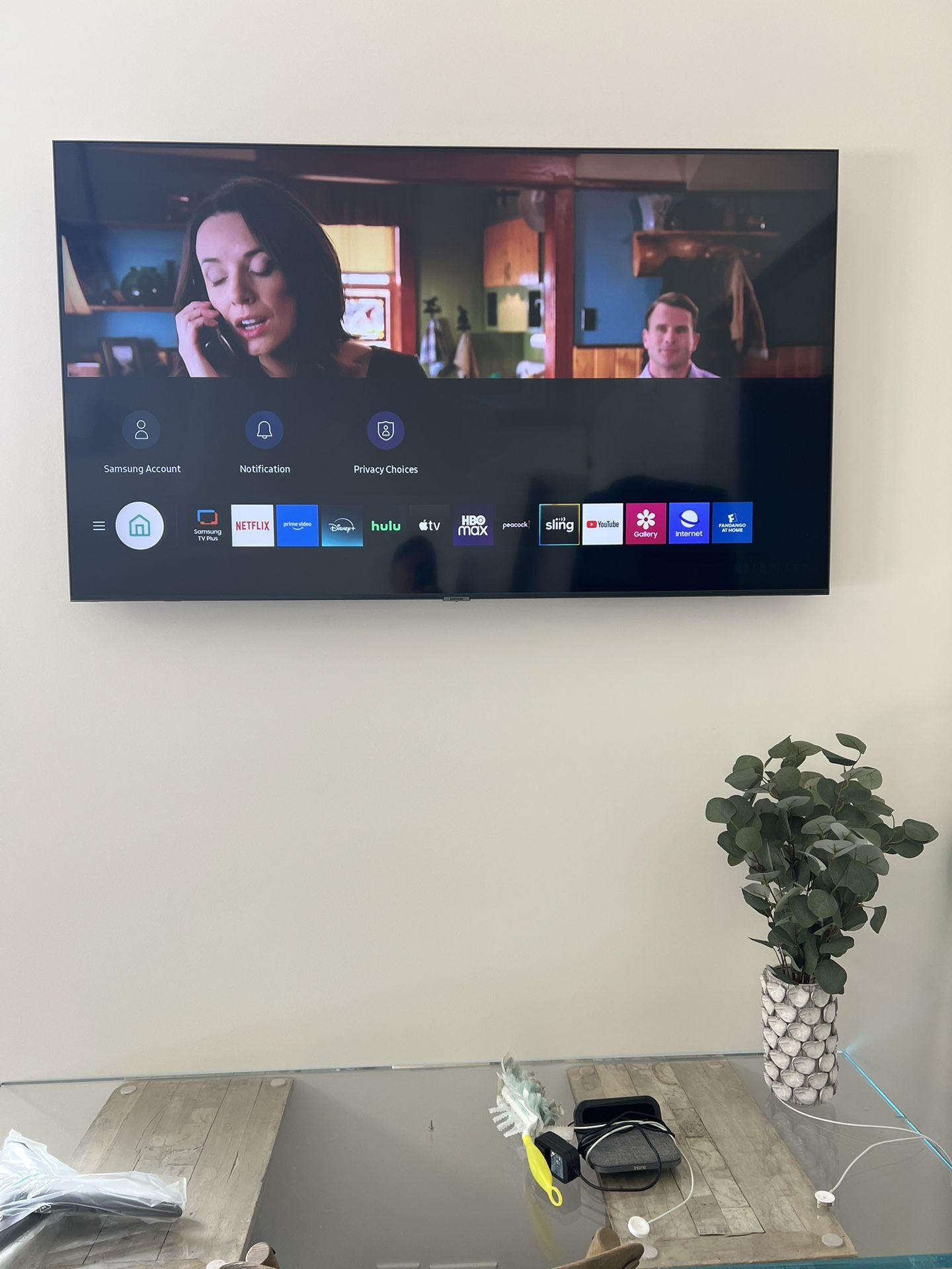 Samsung 58” Smart TV With Table Legs And Wall Mount $190 - Pickup In Bellevue