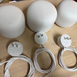 Google Nest WiFi 2200 Mbps Mesh Router and Two Points - Snow (GA00823)