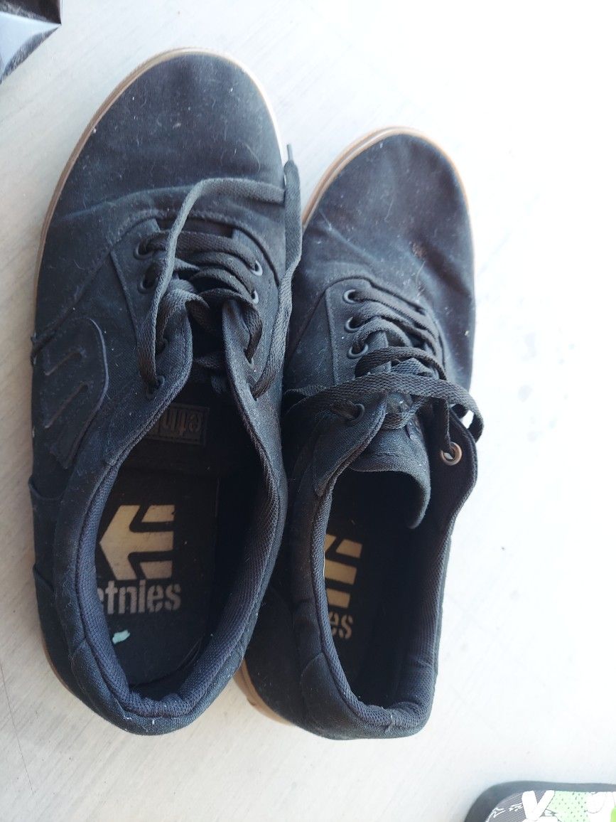 Men's Etnies Tennis Shoes