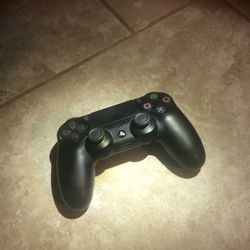 DualShock 4 Wireless Controller for PlayStation 4 - Jet Black