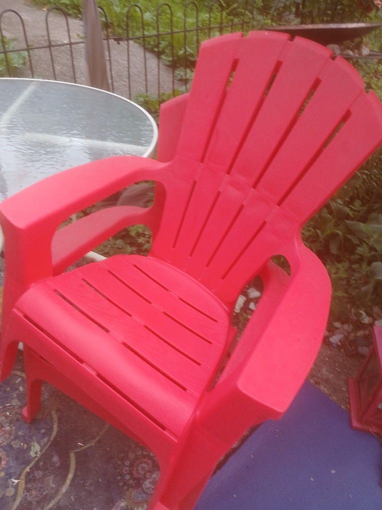 Cute Red Set Of Patio Chairs Needs Wipe But Good Condition 2 For 8$ Cash Only
