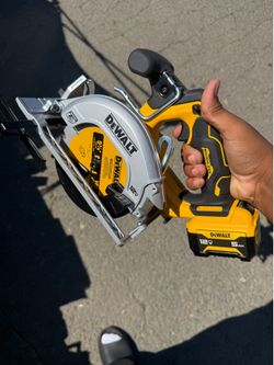 DEWALT DCS512 12V MAX 5-3/8 in. Brushless Cordless Circular Saw with battery and charger