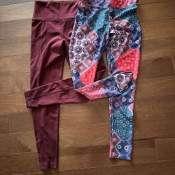 2 small American Eagle Leggings. Multi-colored & maroon (with pockets).
