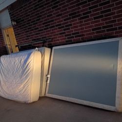 MATTRESS & 2BOX SPRINGS