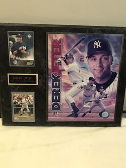 Derek Jeter NY Yankees Captain Official MLB Commemorative Plaque with Diamond Connection Gold & Topps Total Baseball Cards in mint condition 13”x15”