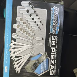 39 Piece Tool Set 