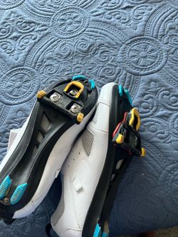 LG cycling shoes with clips