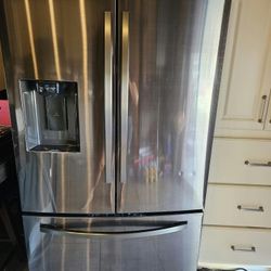 Kitchen Appliances Set (Refrigerator, Stove, Dishwasher And Microwave)