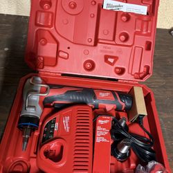 Milwaukee Esplainadora Kit 3/4-1/2 Y 1 Pulgada Cargador Y 2 Baterías 