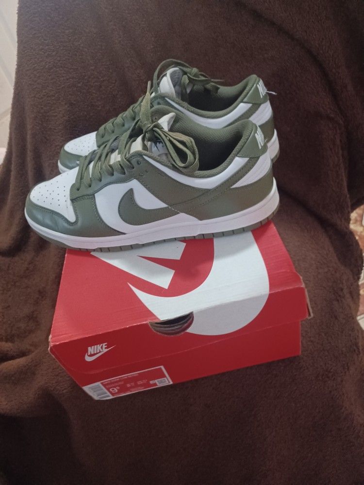 Nike Dunk Low Medium Olive Size 10.5