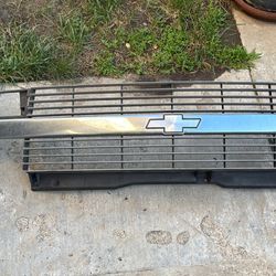 95-05 Chevy Astro Van OEM Front Grille