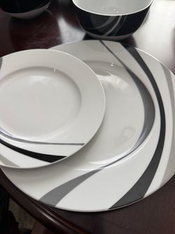 Set of dishes -18 pieces