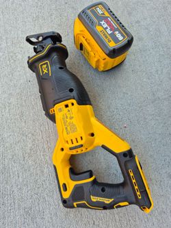 FLEXVOLT 60-Volt MAX Li-Ion Cordless Brushless Reciprocating Saw with FLEXVOLT 20V/60V Battery Pack 9.0 Ah
