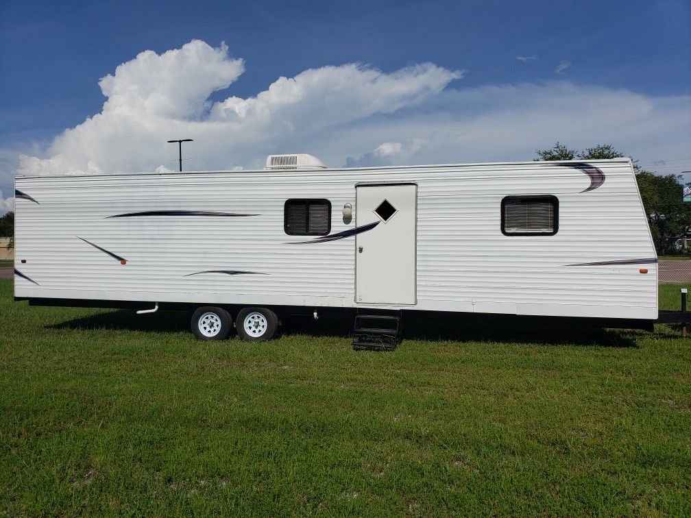 2006 Camper Trailer 35' (Fema)