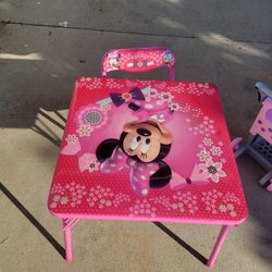 Mesita.con.una.silla