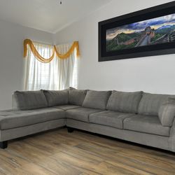 Sectional Sofa With chaise 