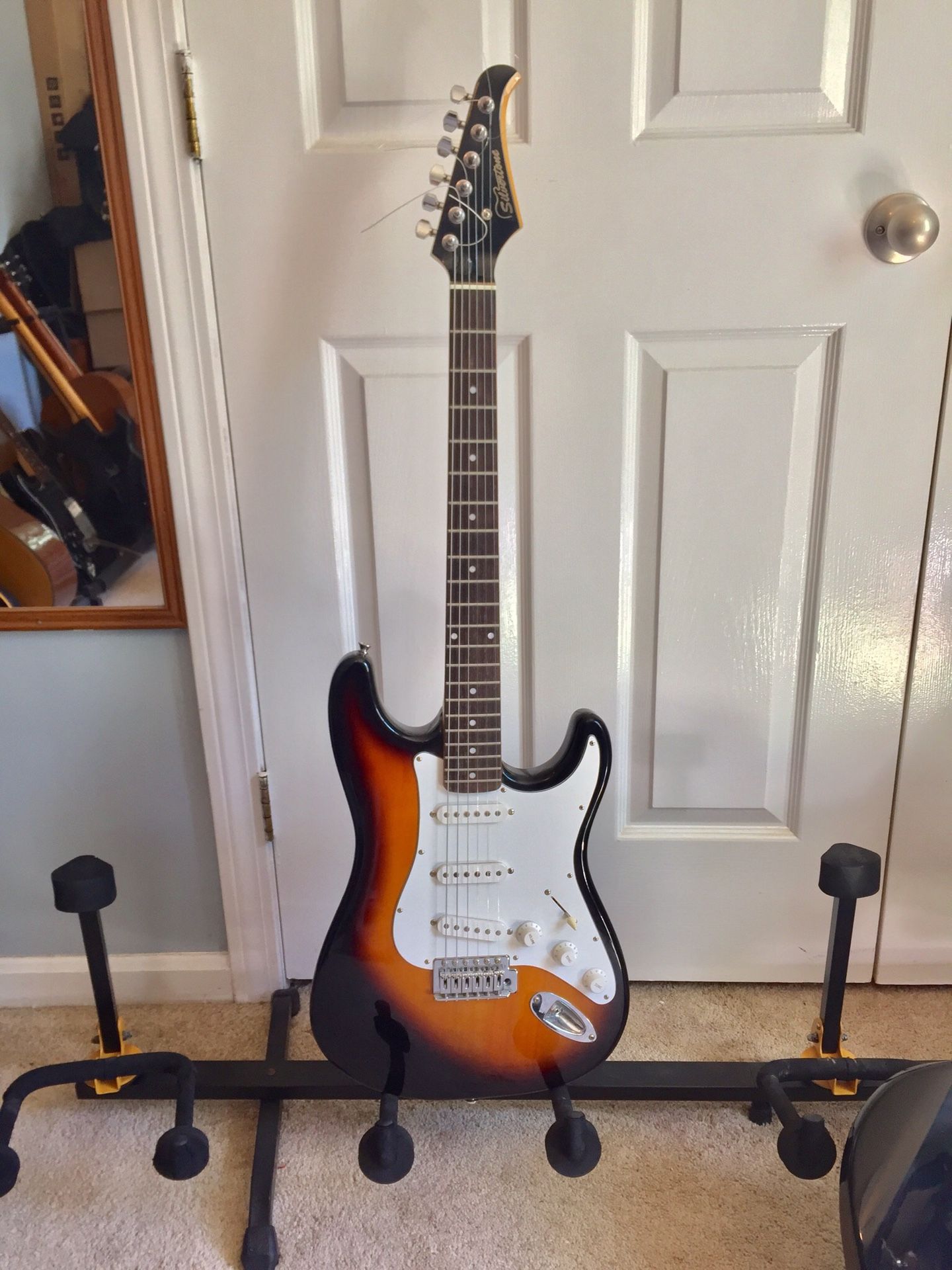 Silvertone sunburst strat Guitar