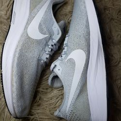 Nike Air Zoom Pegasus 35 Men’s 13 Gray Running Shoes. Gently used and stain free. No original box. We always carefully package and ship immediately. R