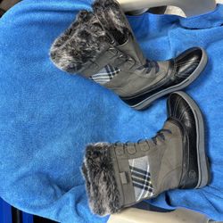 Like Brand New Woman’s Snow Boots Sz:8