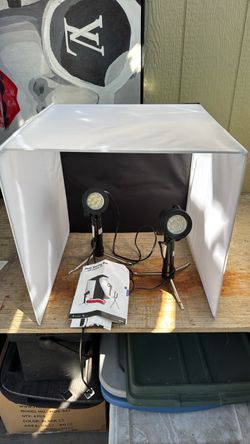 Photo shooting box with 2 lights.