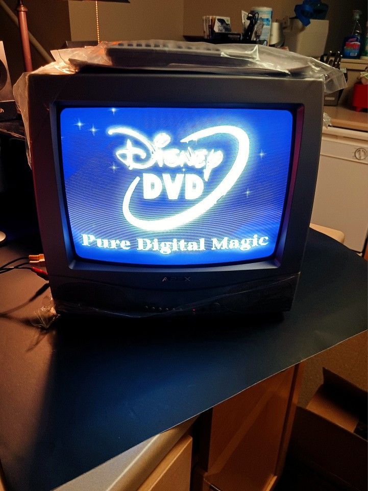 Crt Television Sharp 13 Inch Full Color Beautiful TV Rarely Used Time Capsule This TV Allows Gameplay Light Guns Game Systems