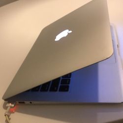 LOCKED MACBOOK AIR 