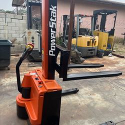 2018 POWER STAKER STRADDLE STACKER FOR SALE