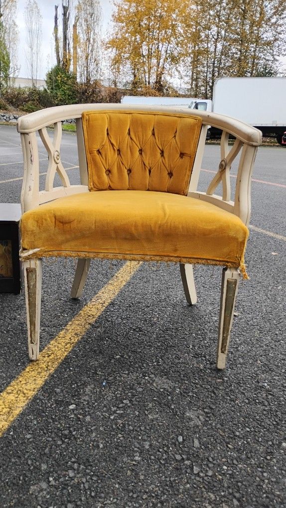 Vintage Tufted Regency Chair – Mustard Velvet • Distressed Ivory Frame • Sturdy

