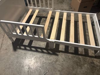 Toddler bed frame