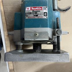 Makita Plung Router 