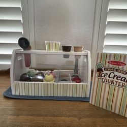 Melissa & Doug Scoop & Serve Ice Cream Counter