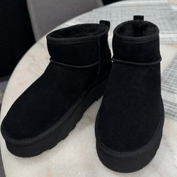 Black Womens Platform UGGS - NEW