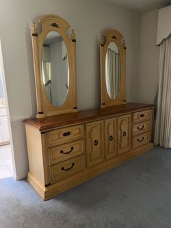 Vintage Dresser W/ Double Mirror!