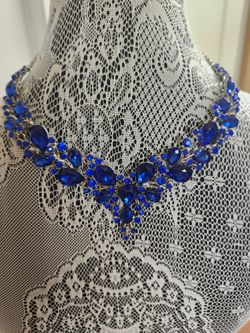 Fun Blue Sparkling Necklace And One Hair Comb