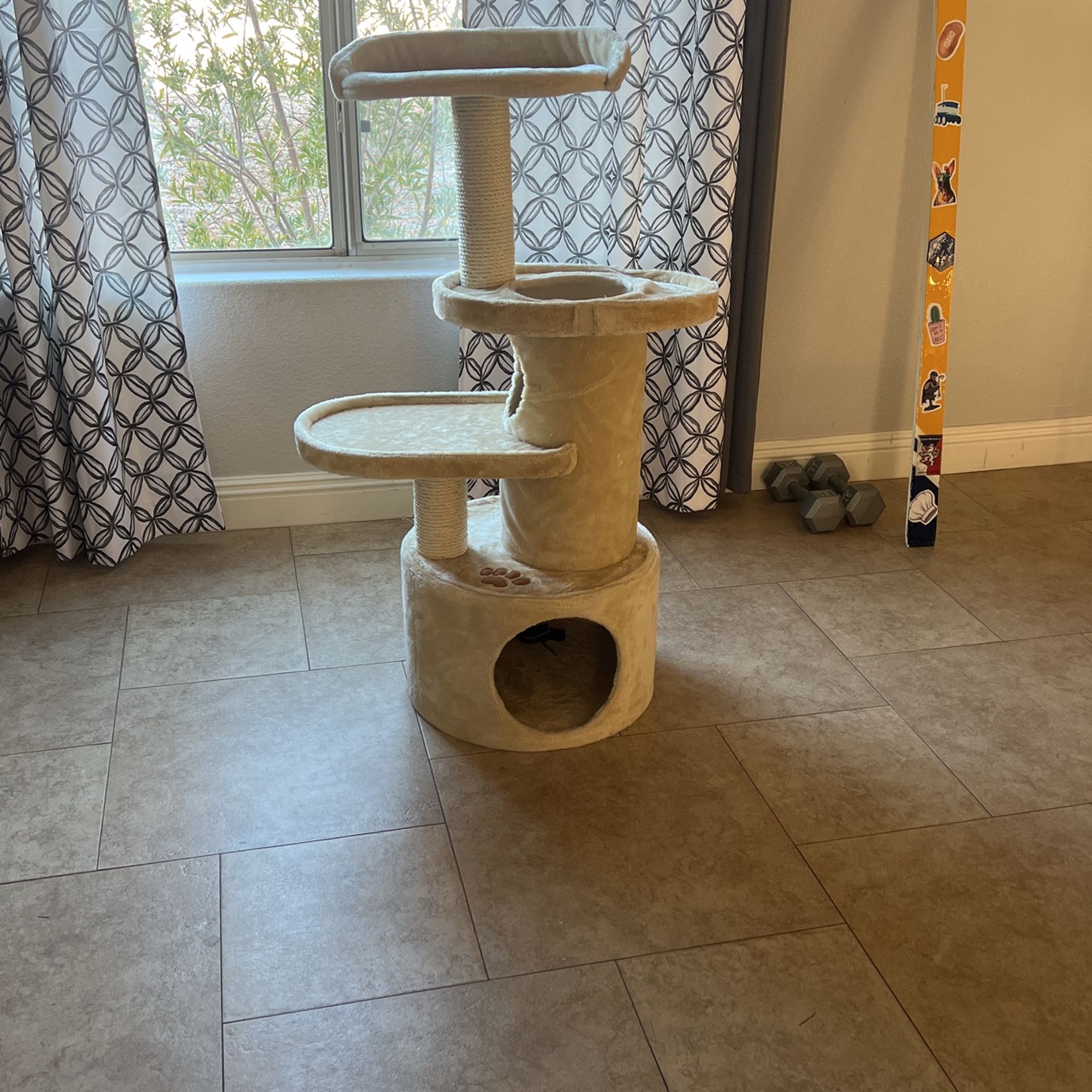 Cat tree New READ DESCRIPTION