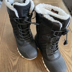Brand New Snow Boots Kids Size 2