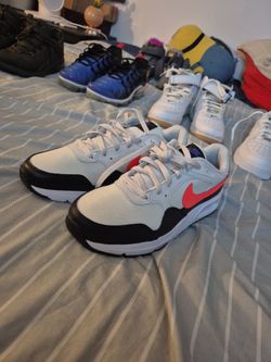 Nike Low-Top Sneakers White Black Red