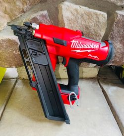 Milwaukee Fuel 2745-20 18V 30 Degree Framing Nailer (Tool-Only)